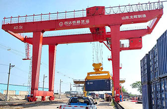 湖北襄陽四達鐵路貨運集裝箱起重